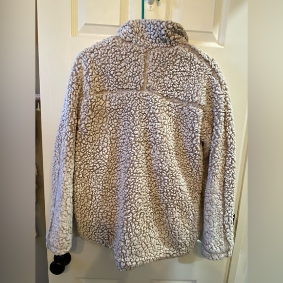 Thread+Supply fuzzy pullover - Picture 2 of 9